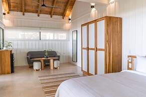 Blue Mist Hotel & Beach Club