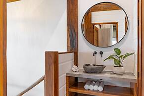 Blue Mist Hotel & Beach Club