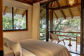 Blue Mist Hotel & Beach Club