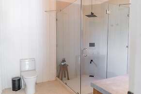 Blue Mist Hotel & Beach Club