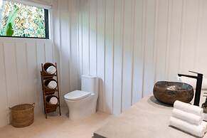 Blue Mist Hotel & Beach Club