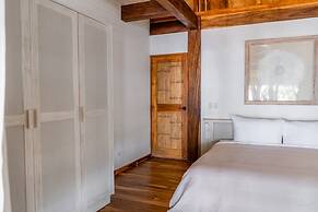 Blue Mist Hotel & Beach Club