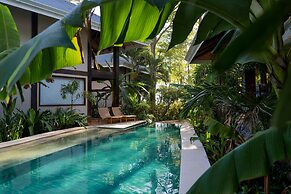 Blue Mist Hotel & Beach Club