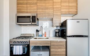 Modern Yet Cozy - Everything You Need And More For A Great Windy City 