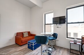 Modern Yet Cozy - Everything You Need And More For A Great Windy City 
