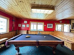 Lakeview Villas #28 3 Bedroom Condo by RedAwning