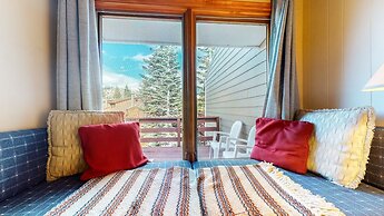 Lakeview Villas #28 3 Bedroom Condo by RedAwning