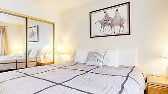 Lakeview Villas #28 3 Bedroom Condo by RedAwning