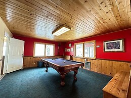 Lakeview Villas #28 3 Bedroom Condo by RedAwning