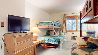 Lakeview Villas #28 3 Bedroom Condo by RedAwning