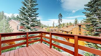 Lakeview Villas #28 3 Bedroom Condo by RedAwning