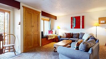 Lakeview Villas #28 3 Bedroom Condo by RedAwning