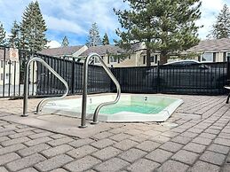 Lakeview Villas #28 3 Bedroom Condo by RedAwning