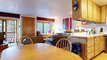 Lakeview Villas #28 3 Bedroom Condo by RedAwning