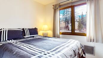 Lakeview Villas #28 3 Bedroom Condo by RedAwning