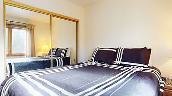 Lakeview Villas #28 3 Bedroom Condo by RedAwning