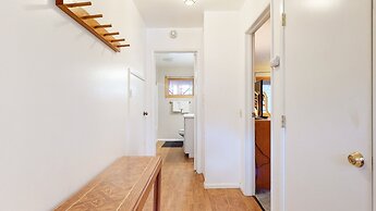 Lakeview Villas #28 3 Bedroom Condo by RedAwning