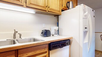 Lakeview Villas #28 3 Bedroom Condo by RedAwning