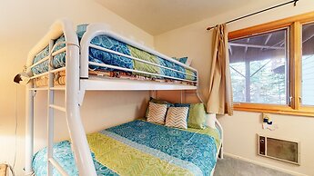 Lakeview Villas #28 3 Bedroom Condo by RedAwning