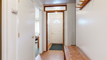 Lakeview Villas #28 3 Bedroom Condo by RedAwning