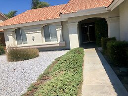 Private bedroom in Desert Western House near Wine Country