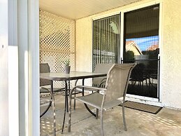 Private bedroom in Desert Western House near Wine Country