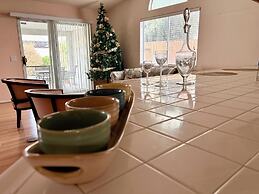 Private bedroom in Desert Western House near Wine Country