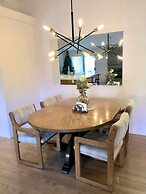 Private bedroom in Desert Western House near Wine Country