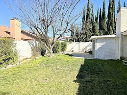 Private bedroom in Desert Western House near Wine Country