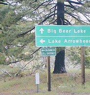 Private bedroom in Desert Western House near Wine Country