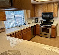 Private bedroom in Desert Western House near Wine Country