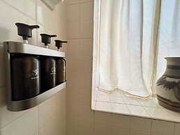 Private bedroom in Desert Western House near Wine Country