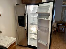 Private bedroom in Desert Western House near Wine Country