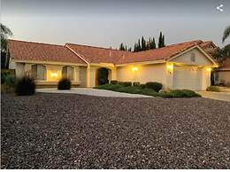Private bedroom in Desert Western House near Wine Country
