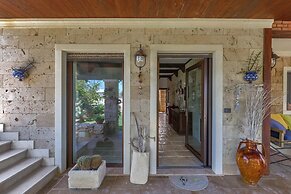 3025 Villa Verdeoasi by Barbarhouse