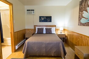 Middle Brook Cottages & Chalets