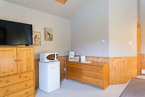 Middle Brook Cottages & Chalets