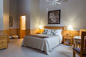 Middle Brook Cottages & Chalets