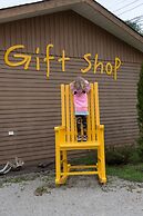 Middle Brook Cottages & Chalets