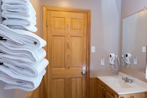 Middle Brook Cottages & Chalets