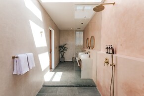 Botanique Villa & Studio