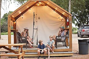Son's Blue River Camp Glamping Cabin E