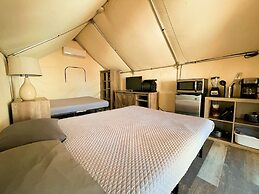 Son's Blue River Camp Glamping Cabin F