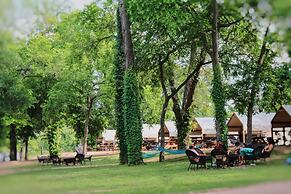 Son's Blue River Camp Glamping Cabin F