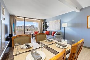 Spectacular Ocean & Diamond Head View 2 Bedroom Condo w/ Free Parking!