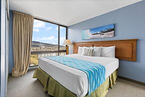Spectacular Ocean & Diamond Head View 2 Bedroom Condo w/ Free Parking!