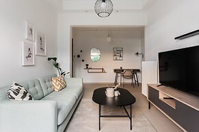 Groovy 2BR Apartment in Koukaki