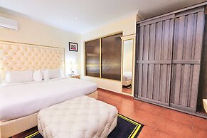 OAK HAVENS  HOTEL