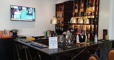 OAK HAVENS  HOTEL