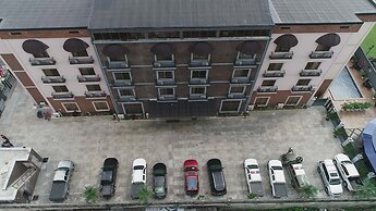 OAK HAVENS  HOTEL